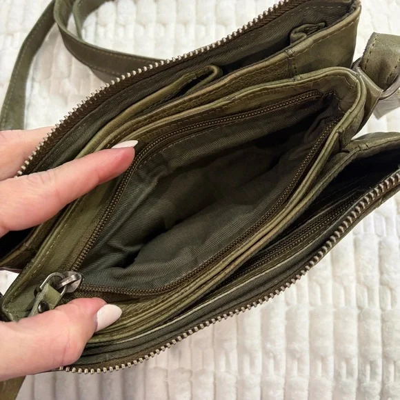 BNWOT Latico Olive Leather Crossbody Bag - Picture 3 of 6
